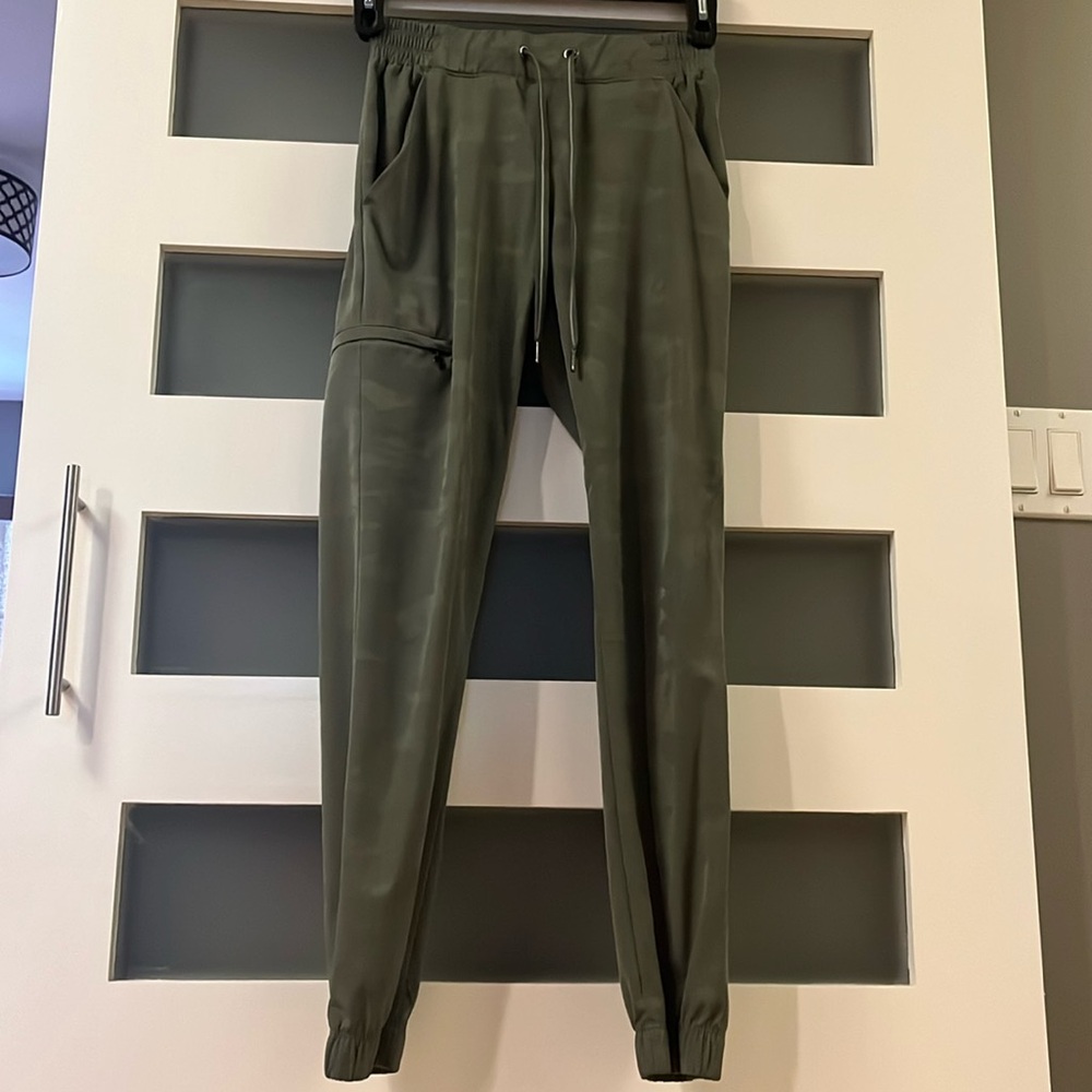 Healing Hands Camo Jogger Scrub Pants